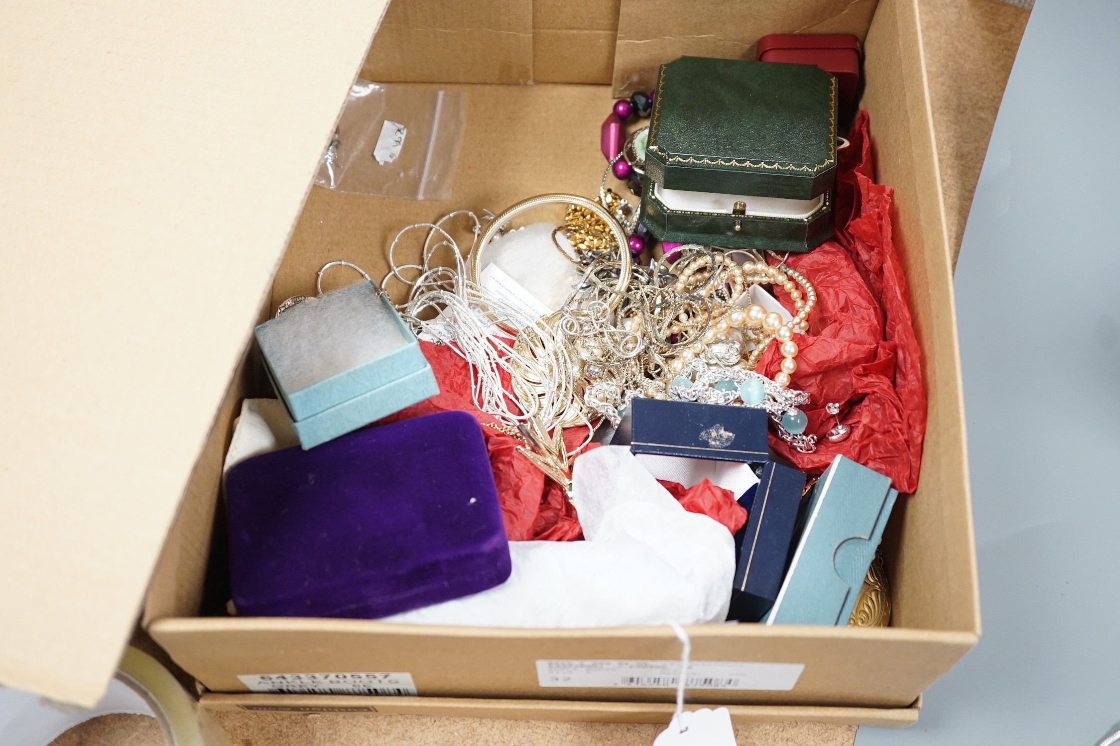 A quantity of assorted mainly modern costume jewellery and a group of coins including commemorative.